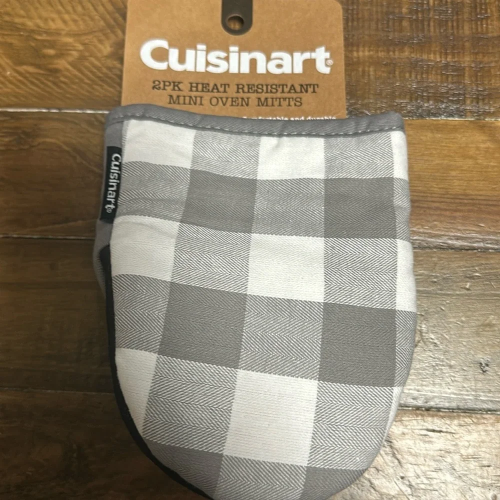 CUISINART GRAY/WHITE CHECKERED OVEN MITT 2 PACK: NEW WITH TAGS
